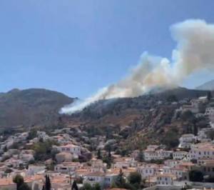 Μεγάλη φωτιά στην Ύδρα