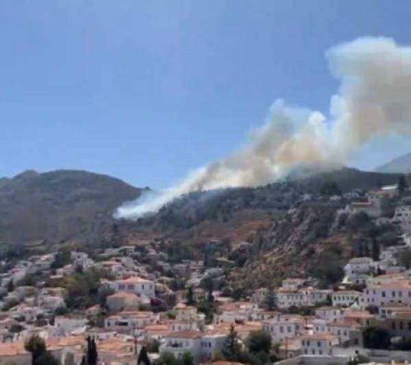 Μεγάλη φωτιά στην Ύδρα