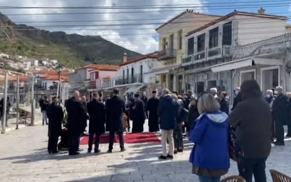 Τελέστηκε η εξόδιος ακολουθία του Δημήτρη Κοντομηνά στην Ύδρα