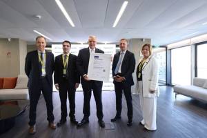Η TÜV NORD Hellas απένειμε την πρώτη πιστοποίηση ISO/IEC 42001 στην Τράπεζα Πειραιώς