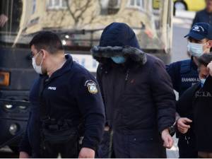 Κολωνός: Ένοχος για βιασμό ο Ηλίας Μίχος – Αθώα η μητέρα της 12χρονης