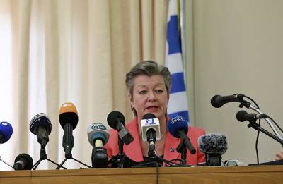 Η Ευρωπαία Επίτροπος Γιόχανσον προειδοποιεί για «τεράστιο κίνδυνο τρομοκρατικών επιθέσεων»