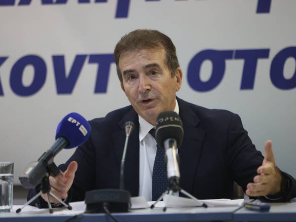 Μ. Χρυσοχοΐδης: «Βραχιολάκι» σε όλους τους υποδίκους για ενδοοικογενειακή βία που τίθενται υπό περιοριστικούς όρους