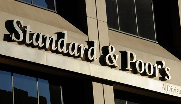 Αναβάθμισε τις ελληνικές τράπεζες ο S&amp;P, θετικό το outlook