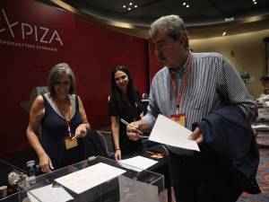 Σε εξέλιξη η ψηφοφορία για την πρόταση μομφής κατά του Στέφανου Κασσελάκη