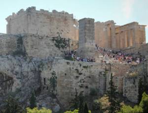 Στα 6,581 δισ. οι ταξιδιωτικές εισπράξεις στο οκτάμηνο - 4 εκατ. τουρίστες τον Αύγουστο