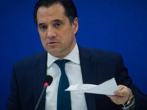 Πέταξαν γκαζάκια στο πολιτικό γραφείο του Άδωνι Γεωργιάδη