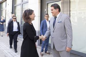 Στο χώρο ιστορικής μνήμης Κοραή 4 η Γερμανίδα ΥΠΕΞ Annalena Baerbock