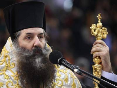 Ο Μητροπολίτης Σεραφείμ έθεσε εκτός Εκκλησίας τους βουλευτές που ψήφισαν υπέρ του γάμου των ομόφυλων ζευγαριών