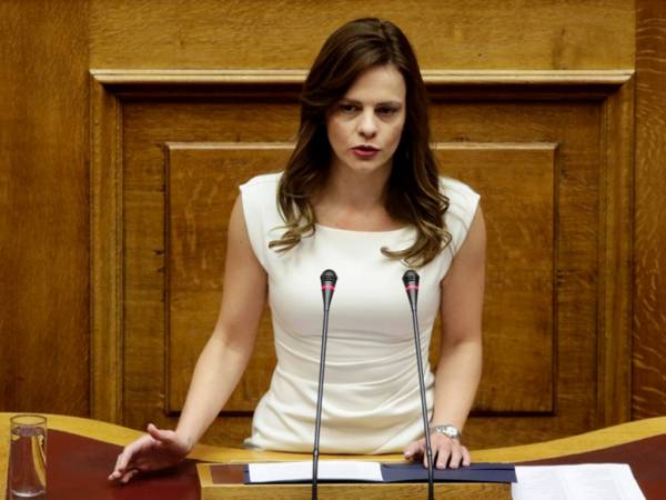 Ε. Αχτσιόγλου για market pass: Απρόσφορη και προσβλητική απόπειρα εξαγοράς