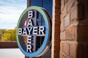 Bayer: Απροσδόκητη αύξηση κερδών στο τρίμηνο με ώθηση από τις πωλήσεις σπόρων