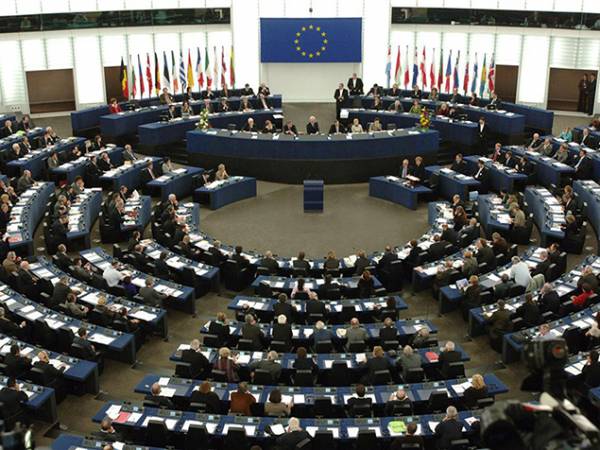 Qatargate: Κατεπείγουσα διαδικασία για την άρση της ασυλίας δύο Ευρωβουλευτών