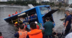 Κίνα: Λεωφορείο έπεσε σε λίμνη - Τουλάχιστον 21 μαθητές νεκροί