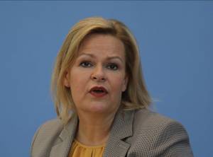 Φέζερ: Η Γερμανία δεν μπορεί να κηρυχθεί σε κατάσταση έκτακτης ανάγκης για τον έλεγχο των συνόρων της