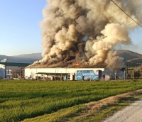 Κάηκε ολοσχερώς το εργοστάσιο του «Υφαντή» στα Τρίκαλα (vid)