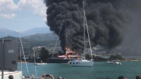 Στις φλόγες τυλίχθηκε καταμαράν στην Λευκάδα