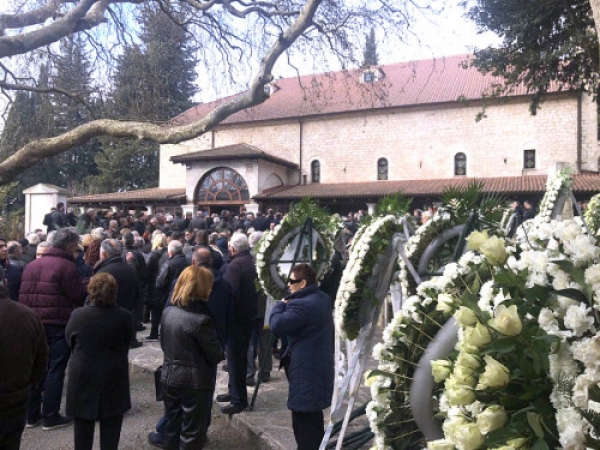 Ιωάννινα: Πλήθος κόσμου στην κηδεία του Θεόδωρου Νιτσιάκου