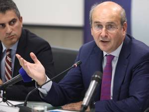 Εξειδίκευση των μέτρων της ΔΕΘ από το οικονομικό επιτελείο - 12 αυξήσεις αποδοχών και 12 νέες μειώσεις φόρων