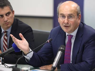 Εξειδίκευση των μέτρων της ΔΕΘ από το οικονομικό επιτελείο - 12 αυξήσεις αποδοχών και 12 νέες μειώσεις φόρων