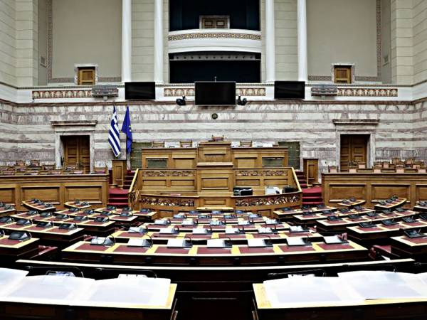 Προϋπολογισμός 2024: Μειωμένοι συντελεστές ΦΠΑ, αυξήσεις στο Δημόσιο - Οι παρεμβάσεις για τον περιορισμό της φοροδιαφυγής