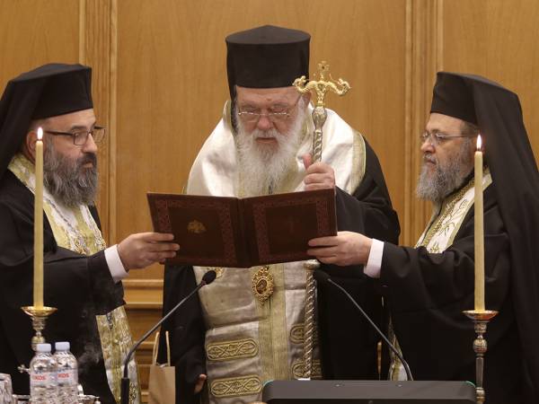 Ο Ιερώνυμος ζητεί ονομαστική ψηφοφορία για το νομοσχέδιο για τους ομοφυλόφιλους