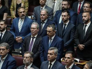 Εμφύλιος στους «Σπαρτιάτες»: Εναντίον του προέδρου και οι 11 βουλευτές