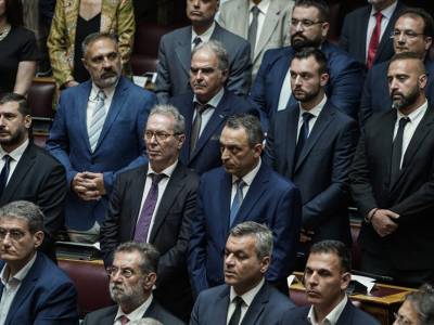 Εμφύλιος στους «Σπαρτιάτες»: Εναντίον του προέδρου και οι 11 βουλευτές