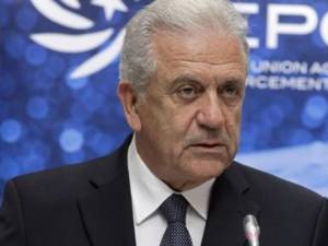 Παραιτήθηκε ο Δημ. Αβραμόπουλος από την ΜΚΟ των Βρυξελλών