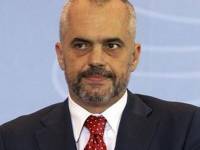 Κατέβασαν από αεροπλάνο τον Αλβανό πρωθυπουργό Έντι Ράμα γιατί αρνήθηκε να φορέσει μάσκα