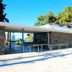 Επενδυτικό ενδιαφέρον για τη μακροχρόνια μίσθωση της οργανωμένης παραλίας της Ακτής Βουλιαγμένης