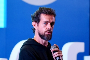 Ένα δισεκατομμύριο δολάρια από τον CEO του Twitter στη μάχη κατά της πανδημίας