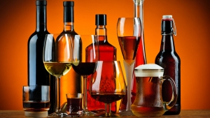Παρατείνεται για δύο μήνες ακόμα η καταβολή ειδικού φόρου κατανάλωσης, ΦΠΑ και λοιπών επιβαρύνσεων για τα αλκοολούχα