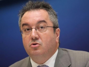 Ηλ. Μόσιαλος: Να κλείσουν σχολεία και Πανεπιστήμια πριν εξαπλωθεί ο ιός