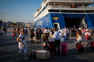 Αυξημένη η κίνηση στο λιμάνι του Πειραιά - 23 προγραμματισμένα δρομολόγια για σήμερα