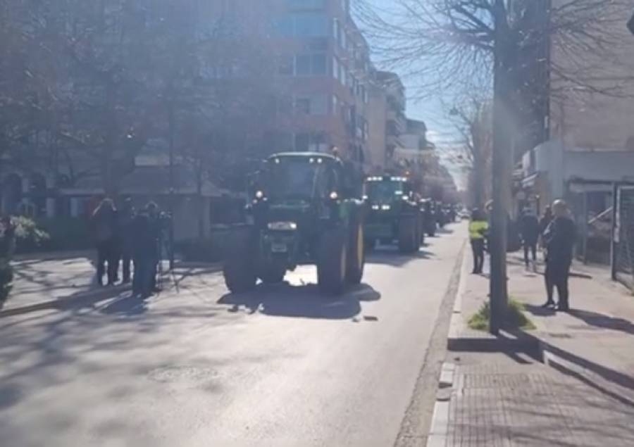 Κλιμακώνουν τις κινητοποιήσεις οι αγρότες: Έκλεισαν συμβολικά την Εθνική Αθηνών - Λαμίας