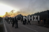 Ένταση και επεισόδια στα λιμάνια Χίου και Λέσβου για τις κλειστές δομές