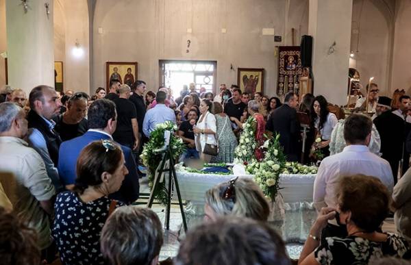 Πλήθος κόσμου στην κηδεία του 36χρονου Αντώνη