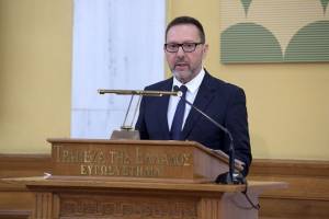 Στο 2,5% αναθεωρεί την ανάπτυξη για το 2024 ο Γιάννης Στουρνάρας