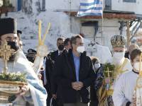 Στον Άγιο Ευστράτιο παρακολούθησε τον Αγιασμό των Υδάτων ο πρωθυπουργός