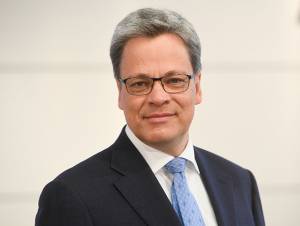 CEO Commerzbank: «Δεν βλέπω επερχόμενη καταστροφή, αλλά μια ήπια ύφεση»