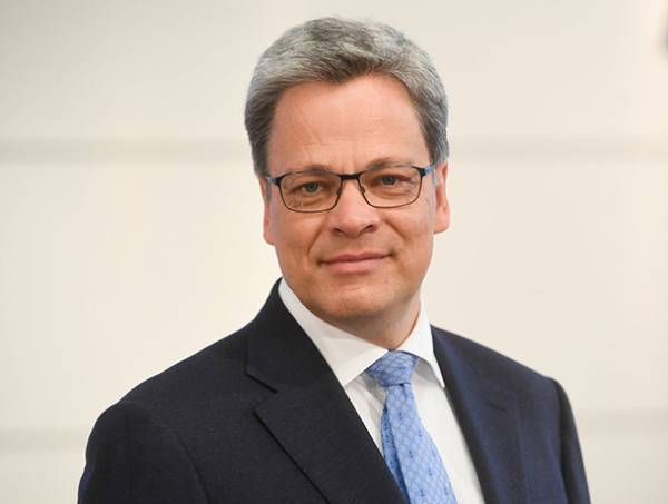 CEO Commerzbank: «Δεν βλέπω επερχόμενη καταστροφή, αλλά μια ήπια ύφεση»