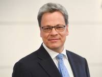 CEO Commerzbank: «Δεν βλέπω επερχόμενη καταστροφή, αλλά μια ήπια ύφεση»