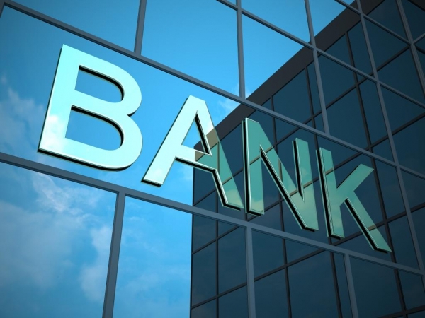 Συνήγορος του Καταναλωτή: Οι τράπεζες πρέπει άμεσα να μειώσουν τις χρεώσεις