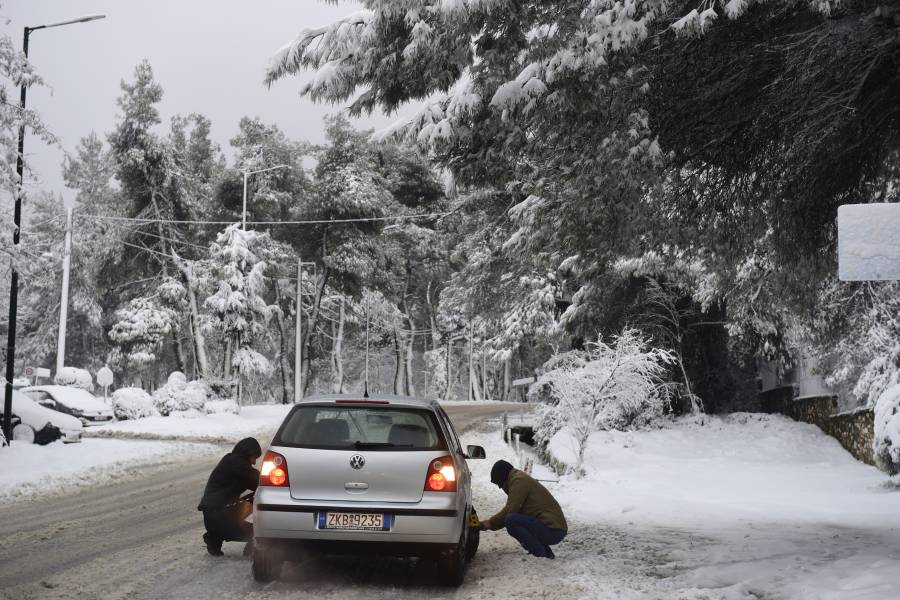 Υποχρεωτικές οι αλυσίδες στα αυτοκίνητα από Δευτέρα 29/1 στην Αττική - Ανακοίνωση Τροχαίας