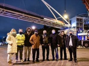 Τοποθετήθηκε στη Λ. Ποσειδώνος στον Φλοίσβο η 2η από τις 6 συνολικά σύγχρονες πεζογέφυρες που κατασκευάζονται