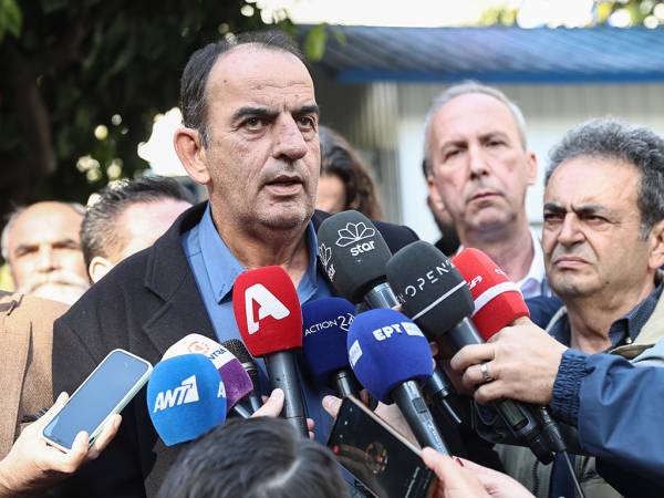 Αγρότες μετά τη συνάντηση με Μητσοτάκη: Ο αγώνας συνεχίζεται, αποφάσεις θα παρθούν στα μπλόκα