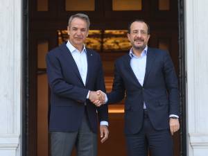 Συνάντηση Μητσοτάκη - Χριστοδουλίδη: Στηρίζουμε τις πρωτοβουλίες για επανέναρξη των συνομιλιών στο Κυπριακό