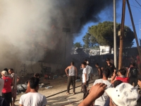 Πύρινη κόλαση στη Μόρια - Σε κατάσταση έκτακτης ανάγκης για τέσσερις μήνες η Λέσβος