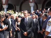 Μητσοτάκης στην κηδεία του Απ. Βεσυρόπουλου: «Έφυγε το καλύτερο παιδί»