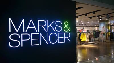 Marks &amp; Spencer Food: Αποσύρει μαρμελάδα φράουλα στην οποία βρέθηκε γυαλί